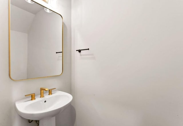 2615 Wilkinson Pike Unit 7A, Murfreesboro, TN 37129 - bathroom with a sink