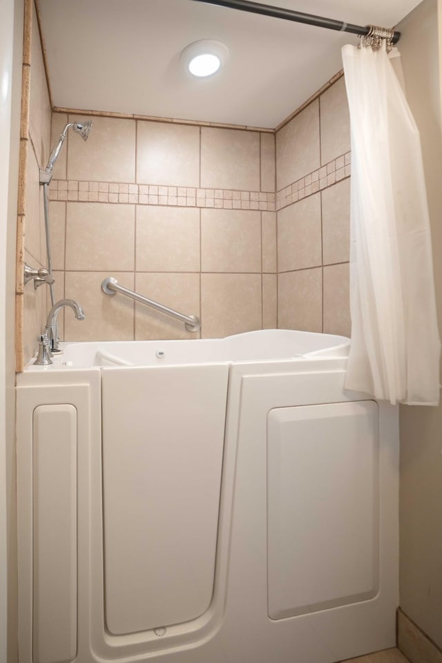 6004 Hawkdale Dr, Nashville, TN 37211 - full bathroom featuring tile walls