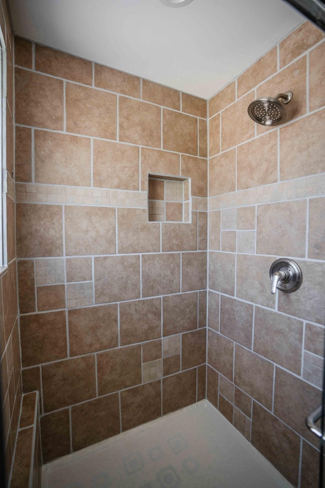 6004 Hawkdale Dr, Nashville, TN 37211 - bathroom featuring a stall shower