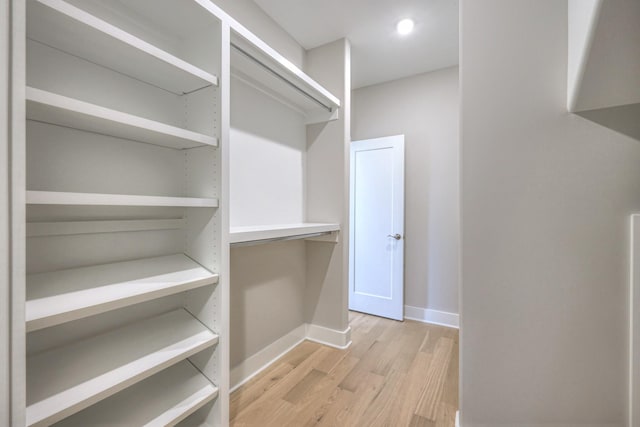 5560 Sinclair Ct, Murfreesboro, TN 37127 - spacious closet with light wood finished floors