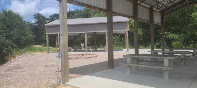 2027 Hardin Bottom River Rd, Clifton, TN 38425