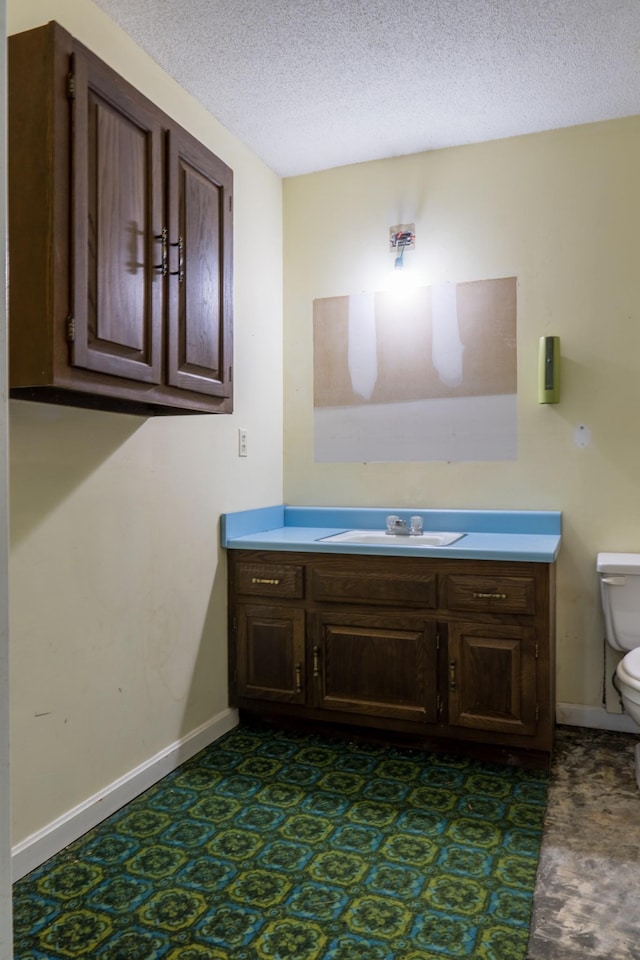 2589 Presley Ridge Rd, Sardis, TN 38371 - bathroom featuring toilet, vanity, baseboards, and a textured ceiling