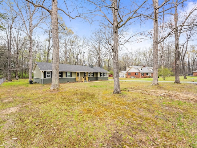 view of front of home featuring a front yard
