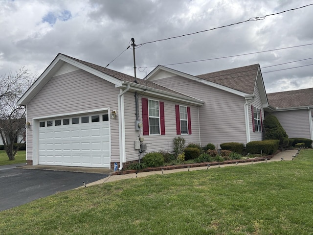 1701 Jamie Dr, Columbia, TN 38401 - view of side of home featuring roof with shingles, an attached garage, a lawn, and aphalt driveway