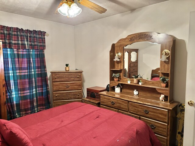 1701 Jamie Dr, Columbia, TN 38401 - bedroom with ceiling fan