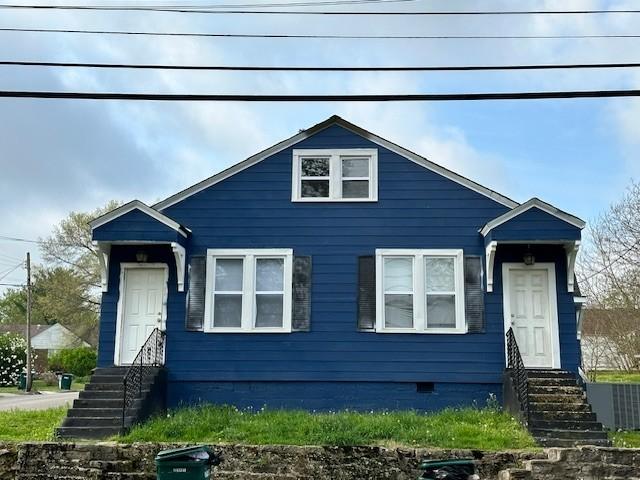 347 E Washington St, Pulaski, TN 38478 - bungalow-style house featuring entry steps and crawl space