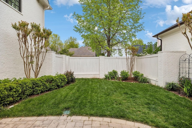 view of yard featuring a fenced backyard