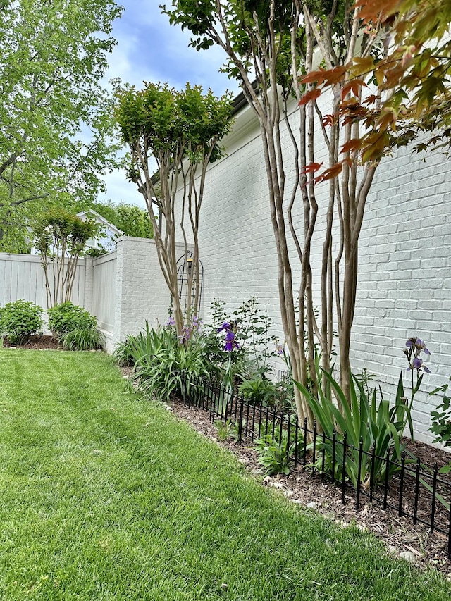 view of yard featuring fence