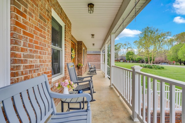 balcony featuring covered porch