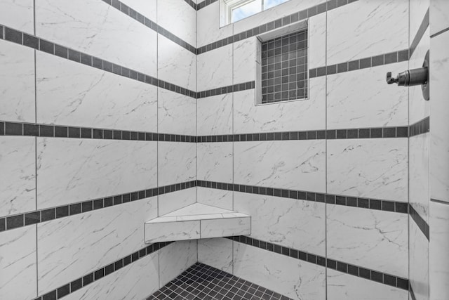 2531 Rafiki Dr, Clarksville, TN 37042 - bathroom featuring a tile shower