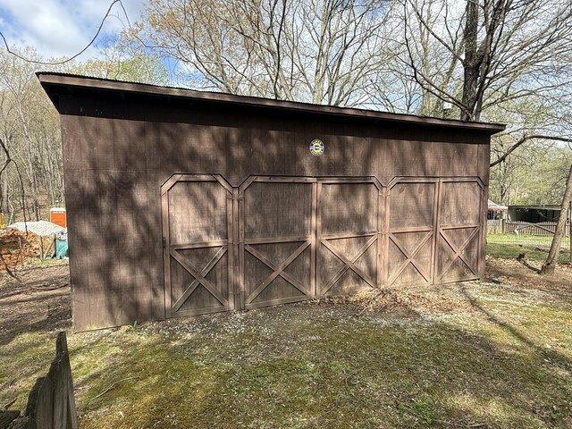 view of outdoor structure featuring an outdoor structure