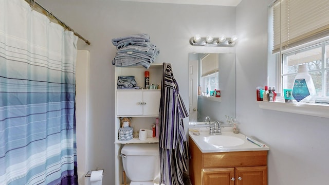 full bathroom with toilet, curtained shower, vanity, and plenty of natural light