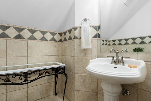 9812 Windrose Cir, Chattanooga, TN 37421 - bathroom with a wainscoted wall, visible vents, and tile walls