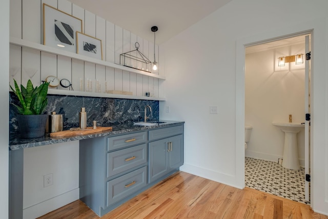 808A 45th Ave N, Nashville, TN 37209 - bar featuring baseboards, backsplash, a sink, light wood finished floors, and indoor wet bar