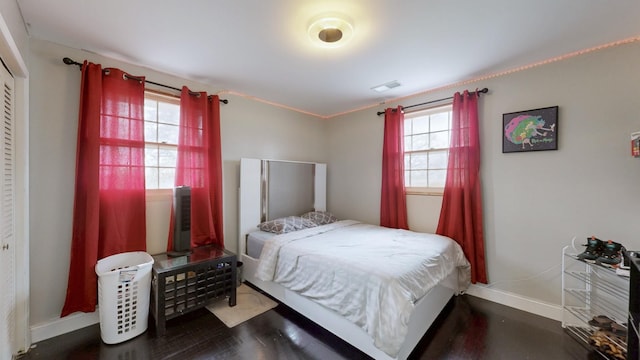 120 Gatone Dr, Hendersonville, TN 37075 - bedroom featuring visible vents, multiple windows, baseboards, and wood finished floors
