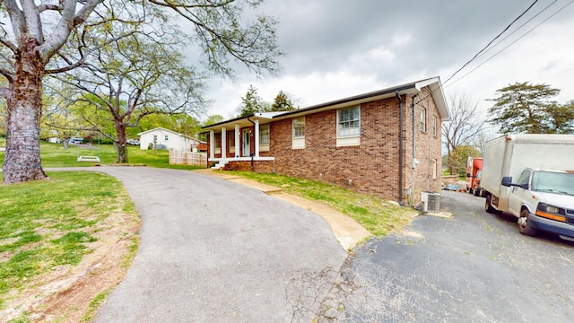 120 Gatone Dr, Hendersonville, TN 37075 - view of front of house with brick siding, a front yard, central AC, and driveway