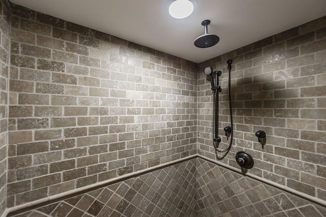 5267 Lickton Pike, Goodlettsville, TN 37072 - bathroom featuring tiled shower