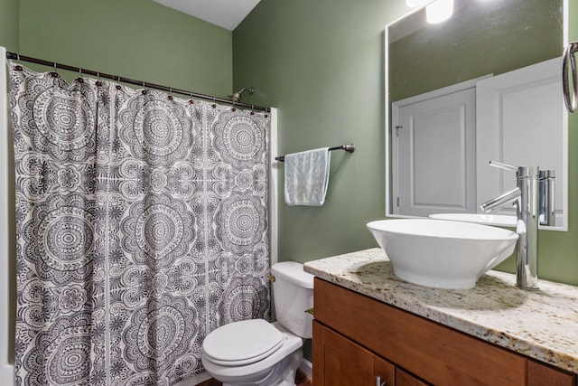 full bath featuring curtained shower, toilet, and vanity