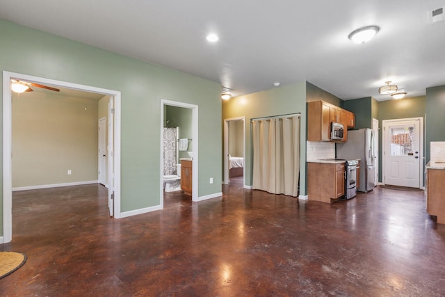 unfurnished living room featuring baseboards, visible vents, finished concrete floors, and a ceiling fan