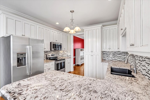 106 Irving Hills Ct, Lascassas, TN 37085 - kitchen featuring a sink, a chandelier, tasteful backsplash, appliances with stainless steel finishes, and a peninsula