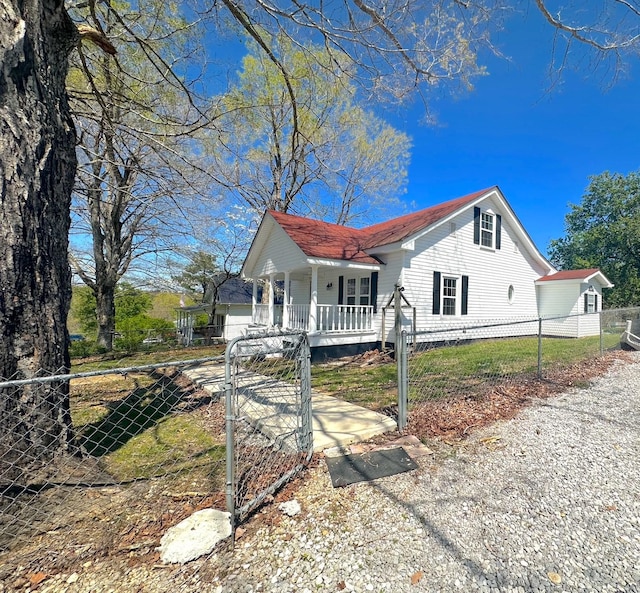 522 Norris Hancock, Big Rock, TN 37023 - bungalow-style house with a porch, a gate, and a fenced front yard