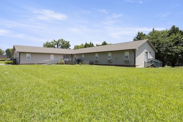 328 Cumberland St W, Cowan, TN 37318 - view of front facade featuring a front yard