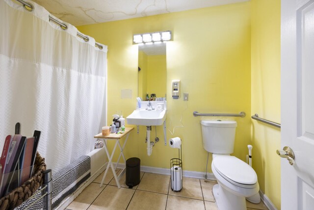 328 Cumberland St W, Cowan, TN 37318 - bathroom featuring tile patterned floors and shower / tub combo