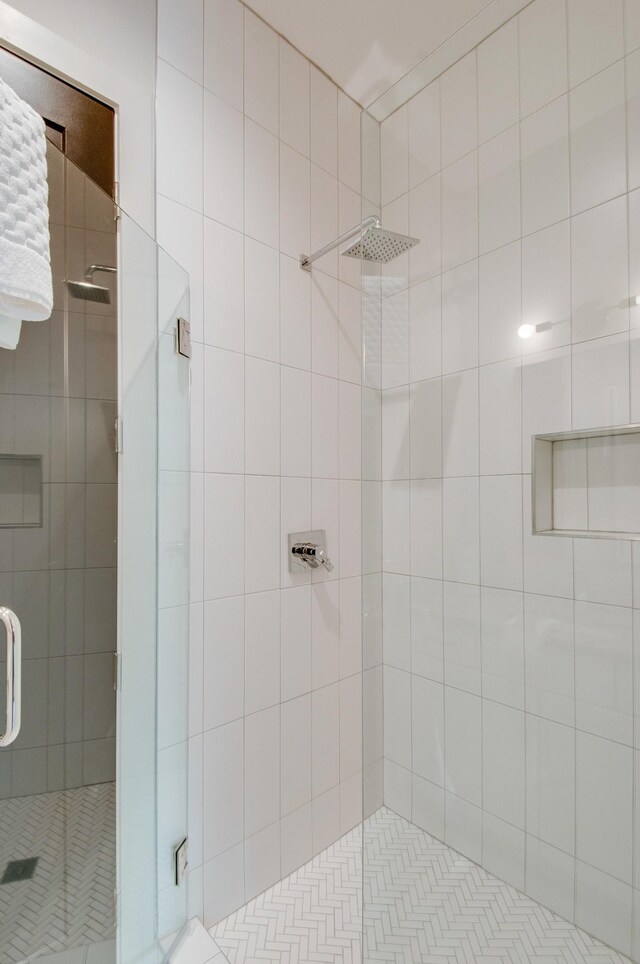 1122 Harmony Way, Nashville, TN 37207 - full bathroom featuring a stall shower