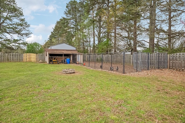 view of yard featuring a fenced backyard and an outbuilding