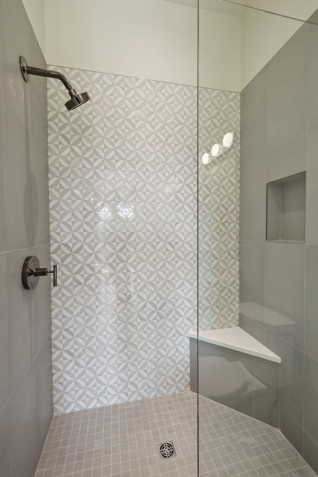 full bath featuring tiled shower