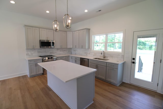 2111 Horton Way, Lewisburg, TN 37091 - kitchen featuring appliances with stainless steel finishes, a sink, gray cabinetry, tasteful backsplash, and recessed lighting