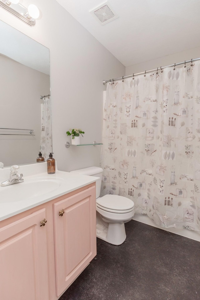 full bath with visible vents, curtained shower, toilet, and vanity