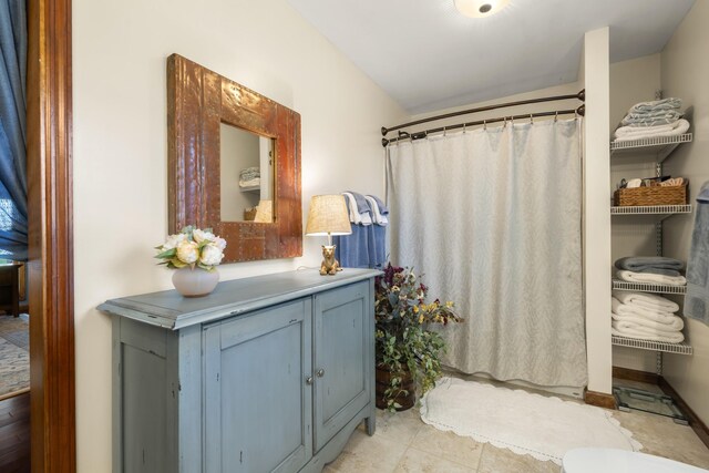 1737 Bratton Ln, Williamsport, TN 38487 - bathroom with curtained shower and vanity