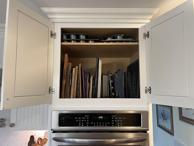 1737 Bratton Ln, Williamsport, TN 38487 - interior details featuring visible vents and oven