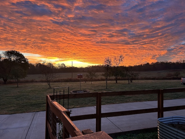 1737 Bratton Ln, Williamsport, TN 38487 - view of yard at dusk