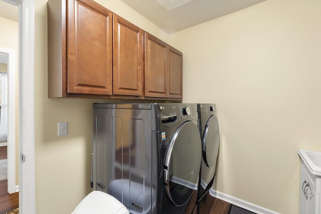 1737 Bratton Ln, Williamsport, TN 38487 - laundry area featuring baseboards, wood finished floors, cabinet space, and independent washer and dryer