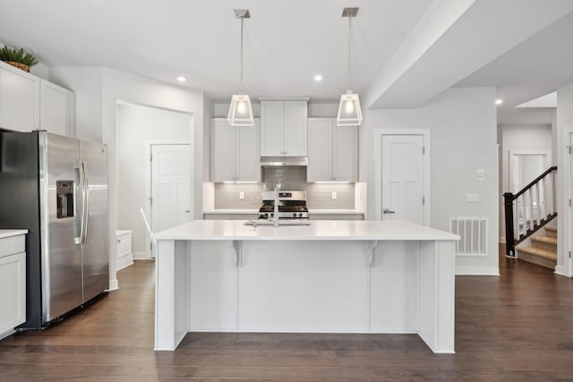 kitchen featuring tasteful backsplash, visible vents, light countertops, and appliances with stainless steel finishes