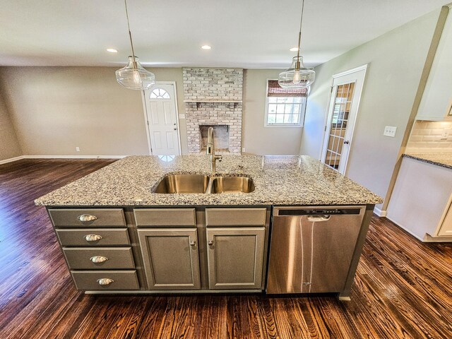 kitchen featuring a sink, decorative light fixtures, dark wood-style floors, and stainless steel dishwasher