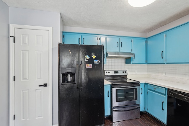 kitchen with dark wood-type flooring, under cabinet range hood, black appliances, blue cabinets, and backsplash