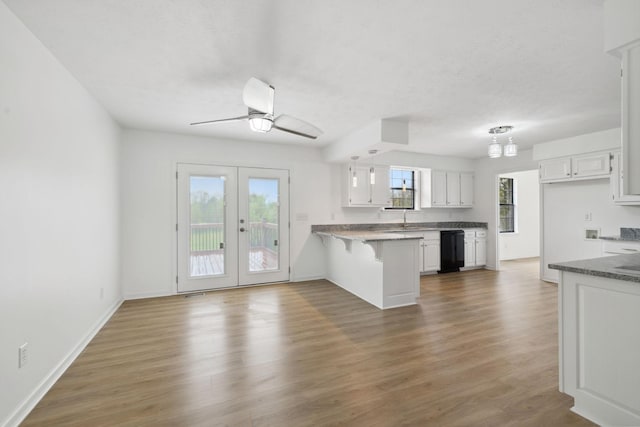 kitchen featuring white cabinetry, wood finished floors, and a peninsula