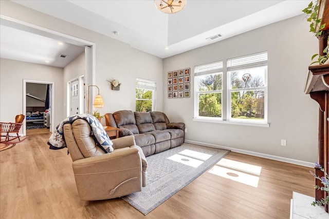 living area featuring recessed lighting, visible vents, light wood-type flooring, and baseboards