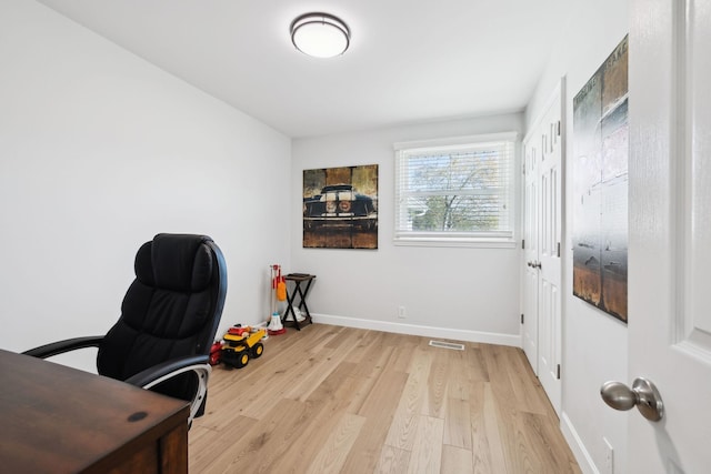 1048 Edgewater Cir, Gallatin, TN 37066 - office area with visible vents, baseboards, and light wood-style floors