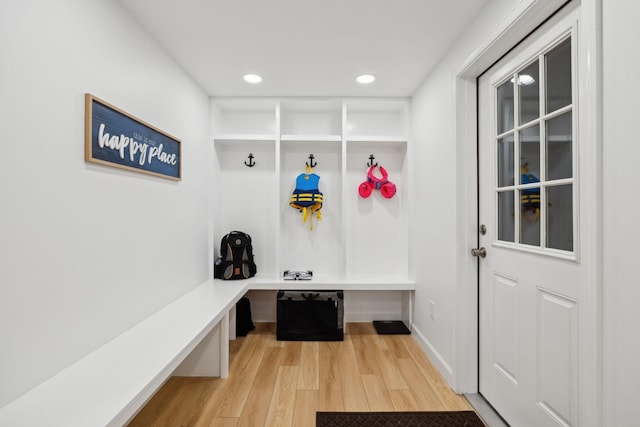 1048 Edgewater Cir, Gallatin, TN 37066 - mudroom featuring recessed lighting and light wood finished floors