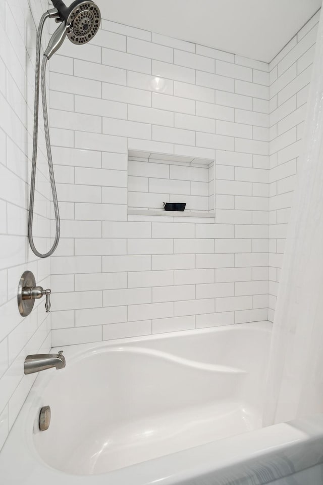 1048 Edgewater Cir, Gallatin, TN 37066 - bathroom featuring shower / bath combo with shower curtain