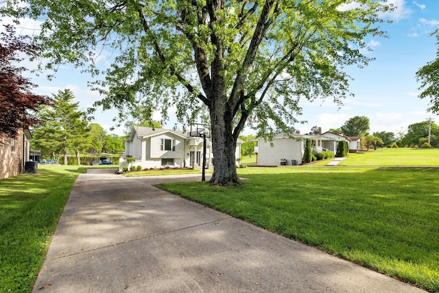 1048 Edgewater Cir, Gallatin, TN 37066 - exterior space featuring driveway and a lawn