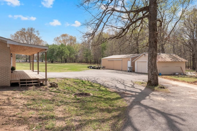 view of yard featuring a garage and an outdoor structure