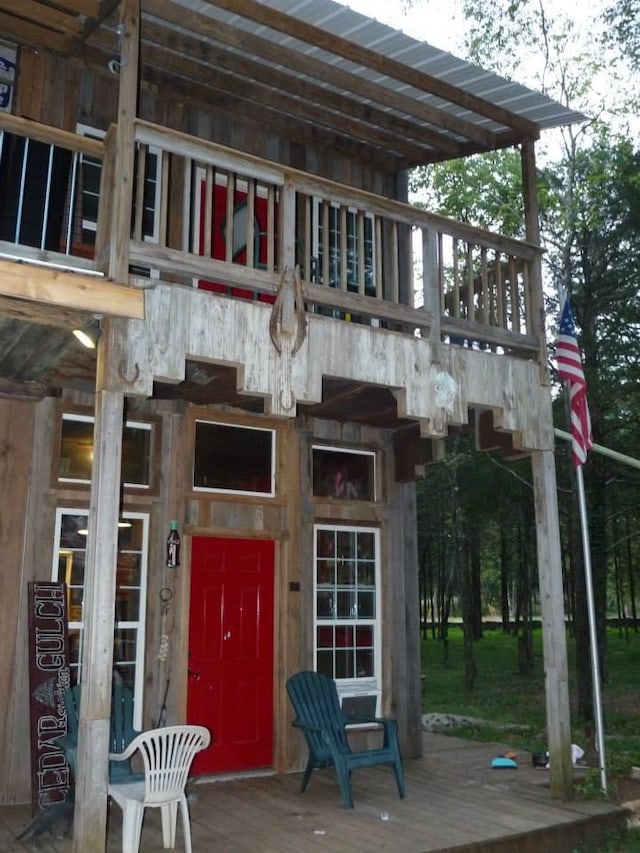 exterior space featuring a balcony