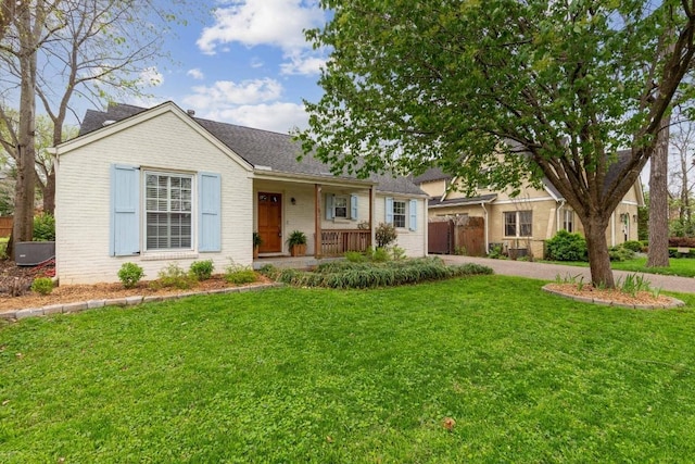 210 Cherokee Rd, Nashville, TN 37205 - ranch-style home with brick siding, a front lawn, and covered porch