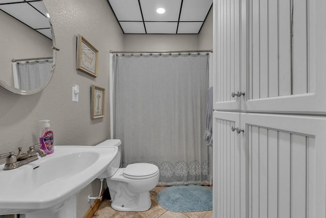 700 Falls Rd, Monterey, TN 38574 - full bathroom featuring a textured wall, tile patterned floors, a sink, and toilet