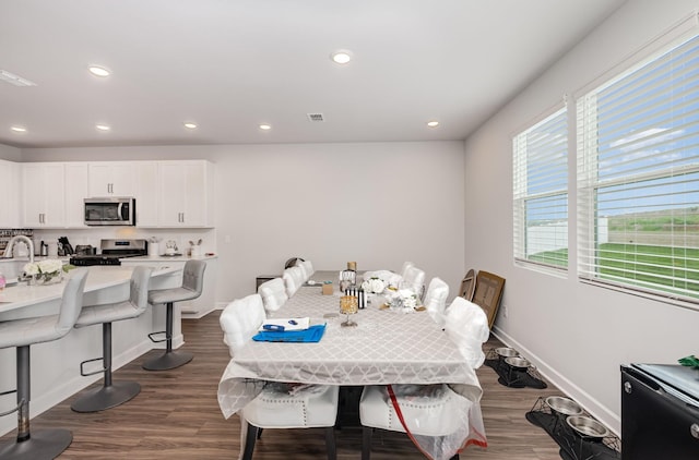 dining area with visible vents, baseboards, recessed lighting, and dark wood finished floors